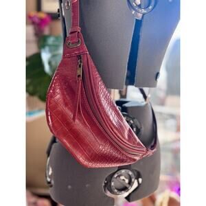 Croc Embossed Faux Leather Belt Bag | Adjustable Strap | 
Crossbody Trend